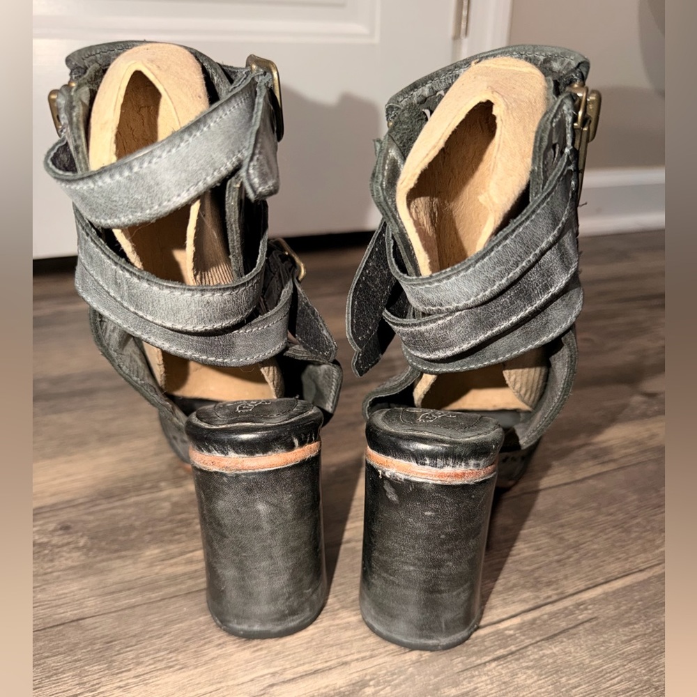 Freebird Teresa - Black Star-Cutout Heeled Sandals - Picture 5 of 13